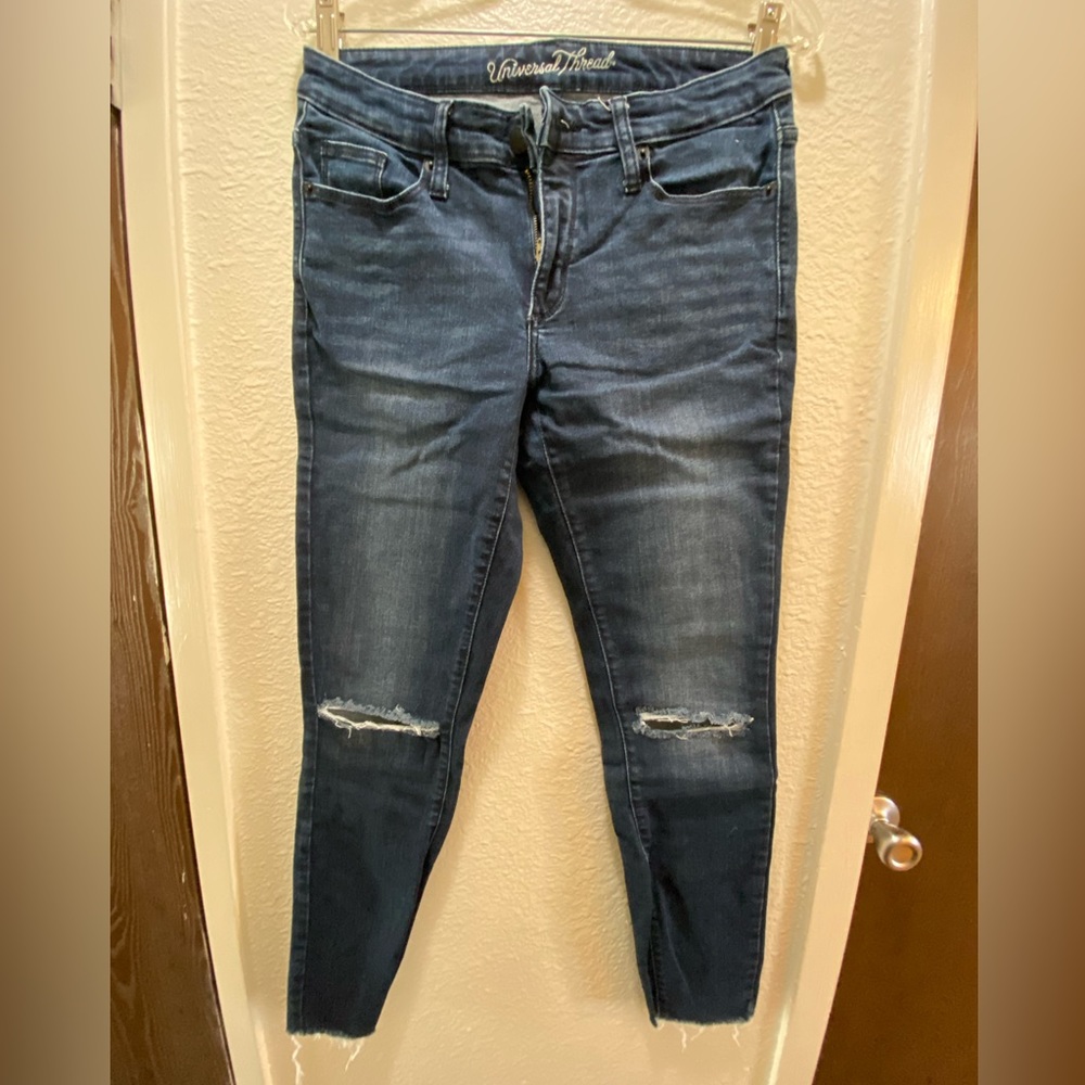 Universal Thread Size 6 Skinny Jeans